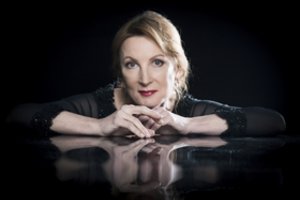 Vilniaus fortepijono festivalio meno vadovė Mūza Rubackytė žada ypatingų muzikinių dovanų