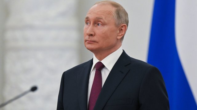 Praneša, ko V. Putinas galimai imsis per prezidento kampaniją: Rusiją vėl vaizduos kaip ramybės salą
