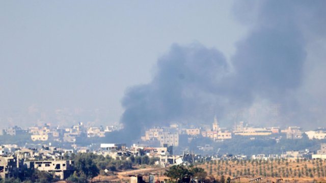 Gazos Ruože tęsiasi intensyvūs mūšiai – Izraelis smogė šimtams „Hamas“ taikinių