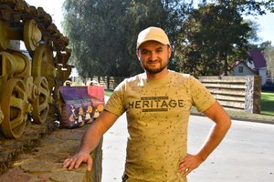 Radviliškiečio gaminamą kraiką skraidina žirgams net į Dubajų, o kartu prigamina jo ir mūsų katėms 