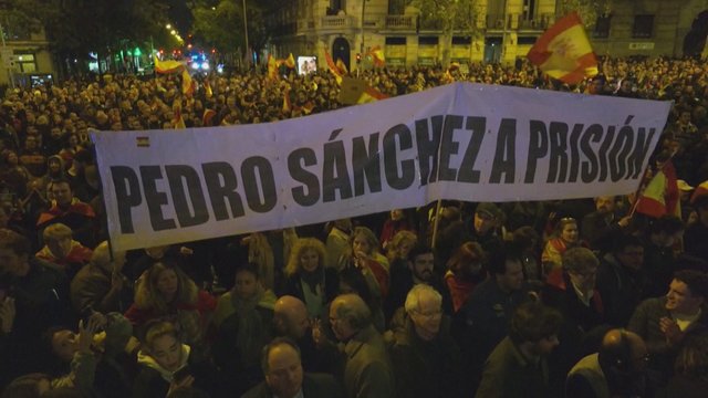 Pasiektas susitarimas su Katalonijos separatistais: mainais pažadėtas įstatymo projektas sukėlė protestus