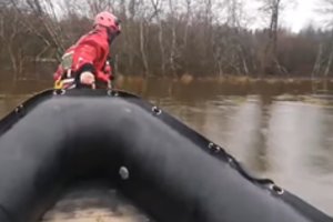 Dėl potvynio ugniagesiams teko neeilinė užduotis: gelbėjo 17 vandenyje besiblaškančių avių