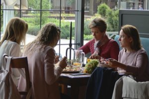 Seimas atmetė siūlymą iki 2026 m. pabaigos pratęsti PVM lengvatą viešojo maitinimo įstaigoms