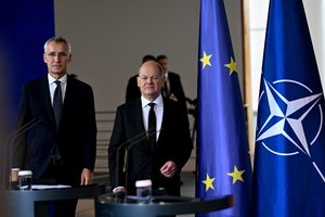 O. Scholzas po susitikimo su J. Stoltenbergu paskelbė Vokietijos įsipareigojimą