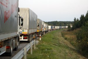 Kijevas: Lenkijos vežėjai blokuoja daugiau kaip 20 tūkst. transporto priemonių Ukrainos pasienyje