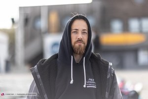 R. Jasiūnas startuoja finaliniame Profesionalių burlentininkų lygos etape Japonijoje: „Tikslas – geriausiųjų penketukas“