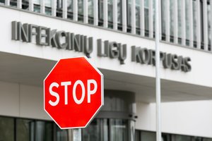 Lietuvoje – pandeminės nuotaikos: ligoninės viena po kitos grąžina veido kaukes ir draudžia lankyti pacientus