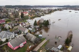 Potvynis Vakarų Lietuvoje pasiekė stichinį lygį: draudikai pataria, kaip apsisaugoti