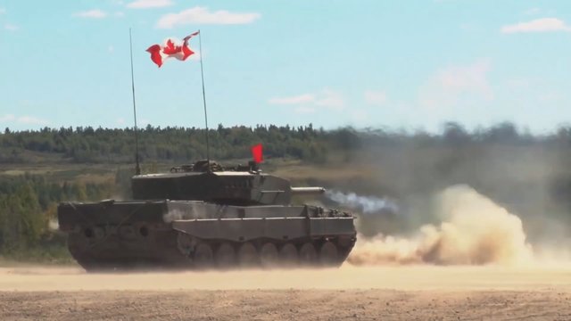 Kanada plečia Latvijos kovinę grupę: į kaimyninę šalį siunčia 15 tankų „Leopard 2“ 