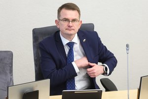 Dėl mažų slaugytojų atlyginimų A. Dulkys kreipsis į gydymo įstaigų vadovus