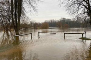 Potvynis Priekulėje: naktį prireikė tarnybų pagalbos, skelbia, kokia dabar situacija