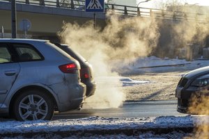 Ilgesnio rudens tikėjęsi vairuotojai turėtų suskubti: prognozuoja, kokios laukti žiemos