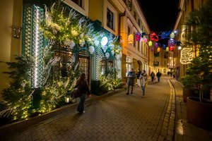 Vilniaus senamiestyje suspindo tūkstančiai kalėdinių švieselių: išvyskite pirmieji ir įvertinkite!