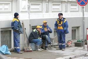 Nekokia žinia dirbantiesiems: ekonomistas prognozuoja, kas vyks su atlyginimais