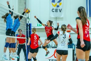 Prieš išvyką į Pirėjų – „Kauno-VDU“ tinklininkių pergalė prieš Lietuvos čempiones