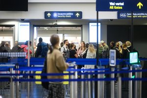 Kur lietuviai skrenda dažniausiai? Atskleistos populiariausios spalio mėnesio kryptys