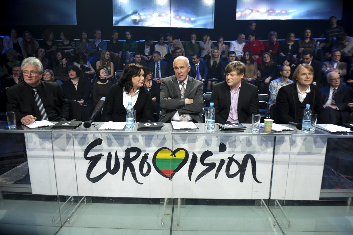 L.Šarkinas (antras iš dešinės) „Eurovizijos“ komisijoje.<br>V.Ščiavinsko nuotr.