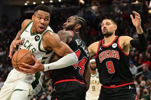 G. Antetokounmpo vedami „Bucks“ grįžo į pergalių kelią