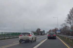 Policija pripažįsta: šiose vietose trikojų greičio matuoklių naudoti jie negali