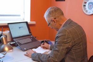 Išėjęs į pensiją, atidarė privačių detektyvų biurą: vienoje srityje pagalbos prireikė ir pačiam profesionalui