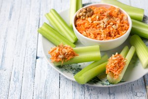 Už vieną geriau – tik du: pasigaminkite gaivias morkų salotas ir rudeniu dvelkiančius sumuštinius