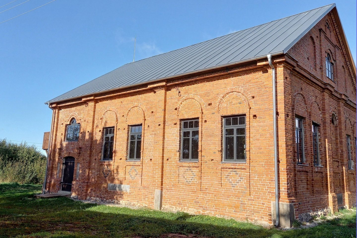 Čekiškės sinagogos eksterjeras išliko beveik nepakitęs nuo XIX a. pabaigos. <br>A. Naureckaitės (KPD) nuotr.