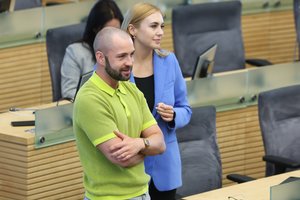 Nesutarimus valdantieji aiškinsis už uždarų durų, bet lengva nebus: pripažįsta – su „ožiukais“ dirbti bus sunku