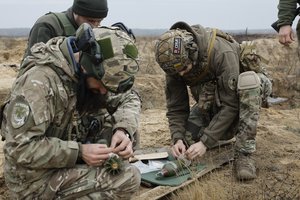 Kijive prie geležinkelio rasta 20 kilogramų gyvsidabrio, ukrainiečiai numušė rusų šturmo lėktuvą Su-25