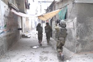 Izraelis teigia, kad „Al-Shifa“ ligoninėje rado „Hamas“ ginklų ir įrangos, Gazos Ruožo šiaurėje tęsiasi intensyvios kovos