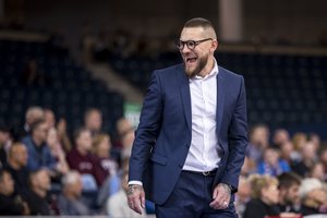 Puolimo krepšiniu žiūrovus linksminti nusiteikęs A. Jasilionis – apie legionierių gyvenimą Pasvalyje ir juodadarbius lietuvius