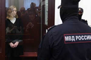 Rusijoje prasidėjo įtariamosios sprogdinimu kavinėje, kur žuvo V. Tatarskis, teismo procesas