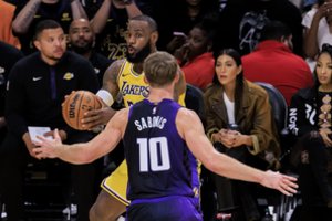 Žvėrišką pasirodymą surengęs D. Sabonis pranoko L. Jamesą ir su „Kings“ šventė pergalę