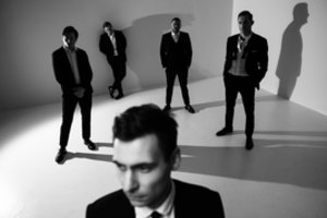 „Colours of Bubbles“ išleidžia naują kūrinį: tai – didingas ir kinematografiškas kvietimas išlaisvinti sunkumus