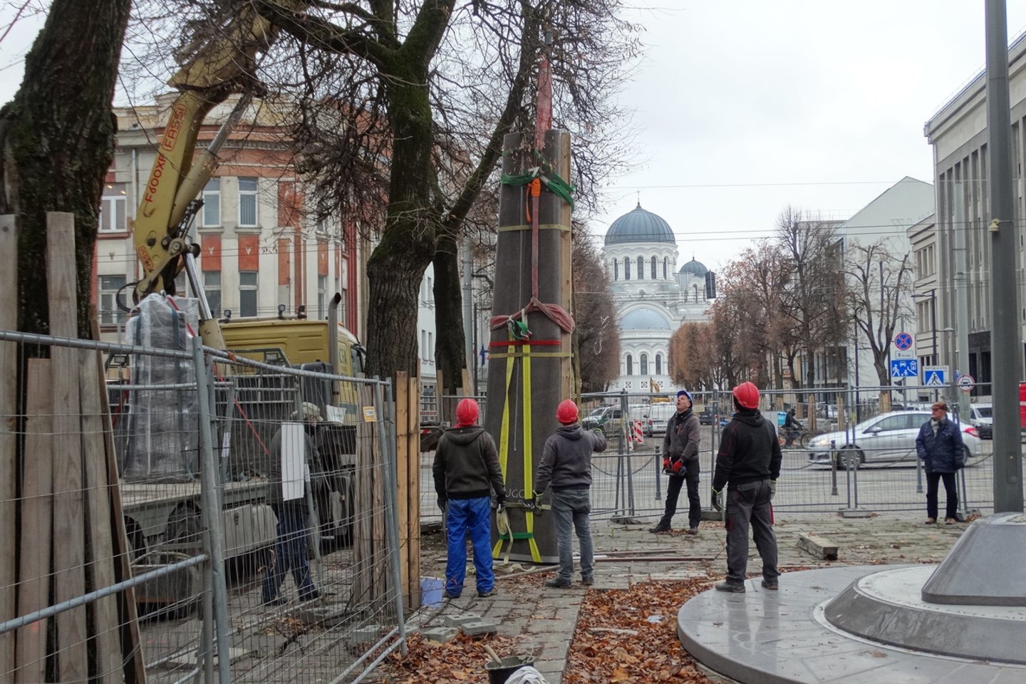  Kauno centre iškilo obeliskas, skirtas policijos jubiliejui. <br> A.Karaliūno nuotr.