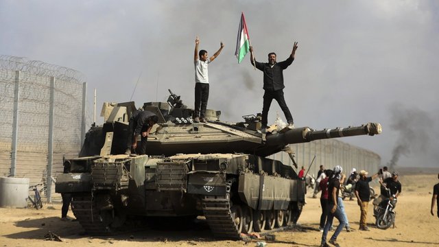 Tarp Izraelio ir „Hamas“ karštos derybos: skelbia, kad pritarta kelių dienų paliauboms