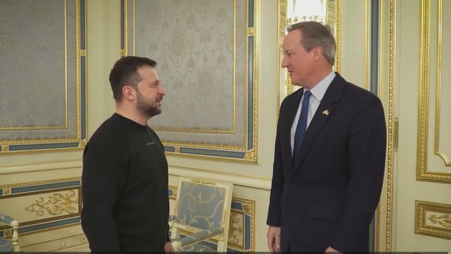 Naujasis JK diplomatijos vadovas lankosi Ukrainoje: aptarė ginklų tiekimą ir gamybą