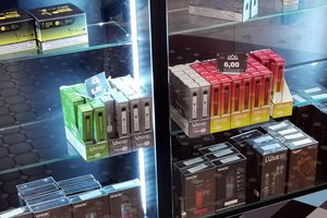 Seimas imasi baudų už neteisėtą elektroninių cigarečių pardavimą