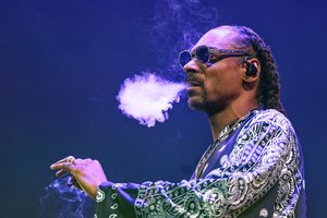 Snoop Doggas pareiškė, kad meta rūkyti „žolę“: dėl to teks atleisti vieną darbuotoją