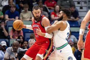 J. Valančiūnas surinko galingą dvigubą dublį, tačiau „Pelicans“ namuose dramatiškai krito prieš „Timberwolves“