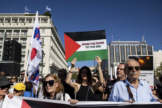 „Nuo upės iki jūros“: ką reiškia šis prieštaringas palestiniečių šūkis?