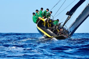 Galingai pasaulio buriavimo taurėje startuojanti Lietuvos buriavimo rinktinė iškovojo šaliai vietą aštuntfinalyje