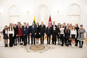 Apdovanoti Konstitucijos egzamino nugalėtojai