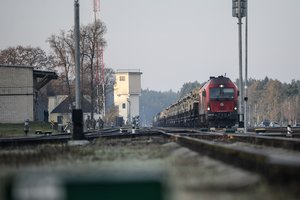 Kitais metais Lietuvos viduje geležinkeliais krovinius gabenančiam verslui tarifai didės 5–10 proc.