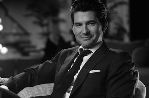 Išgirskite: Lietuvoje koncertuosiantis dainininkas Mattas Duskas atgaivino klasikinę kalėdinę dainą