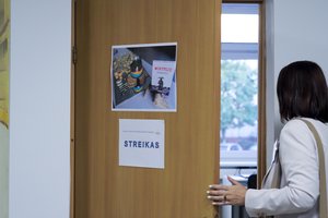 Virš 3 tūkst. pedagogų ir 200 ugdymo įstaigų vėl skelbia streiką: rinksis mitingui prie Seimo