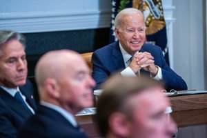 J. Bidenas „nepaprastai patenkintas“ susitarimu dėl Gazos Ruože laikomų įkaitų paleidimo