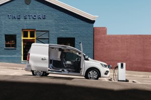 Nuo pagalbos žmonėms su negalia iki specialių sąlygų gabenti maistui – Panevėžio dirbtuvėse gimsta ypatingi furgonai