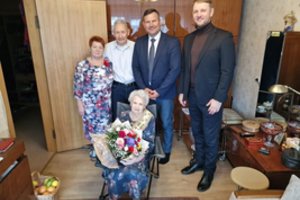 Šimtametė radviliškietė atrodo pora dešimtmečių jaunesnė: pasakė, kaip reikia gyventi