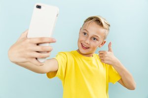 „Mama, noriu būti influenceris“: pataria, kaip su vaikais kalbėtis apie žinomumą internete