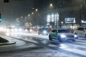 Penktadienio rytą – įspėjimas dėl slidžių kelių: nurodė, kur susiformavo plikledis